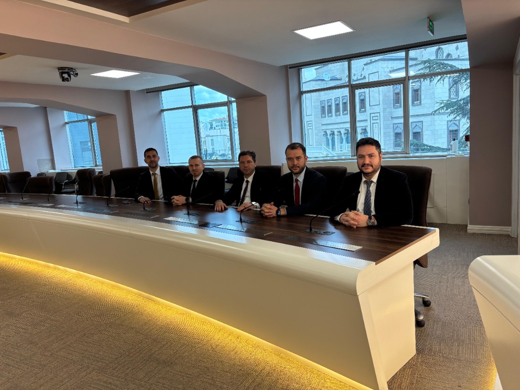 Olağanüstü Genel Kurul — yönetim kurulu ve katılımcılar